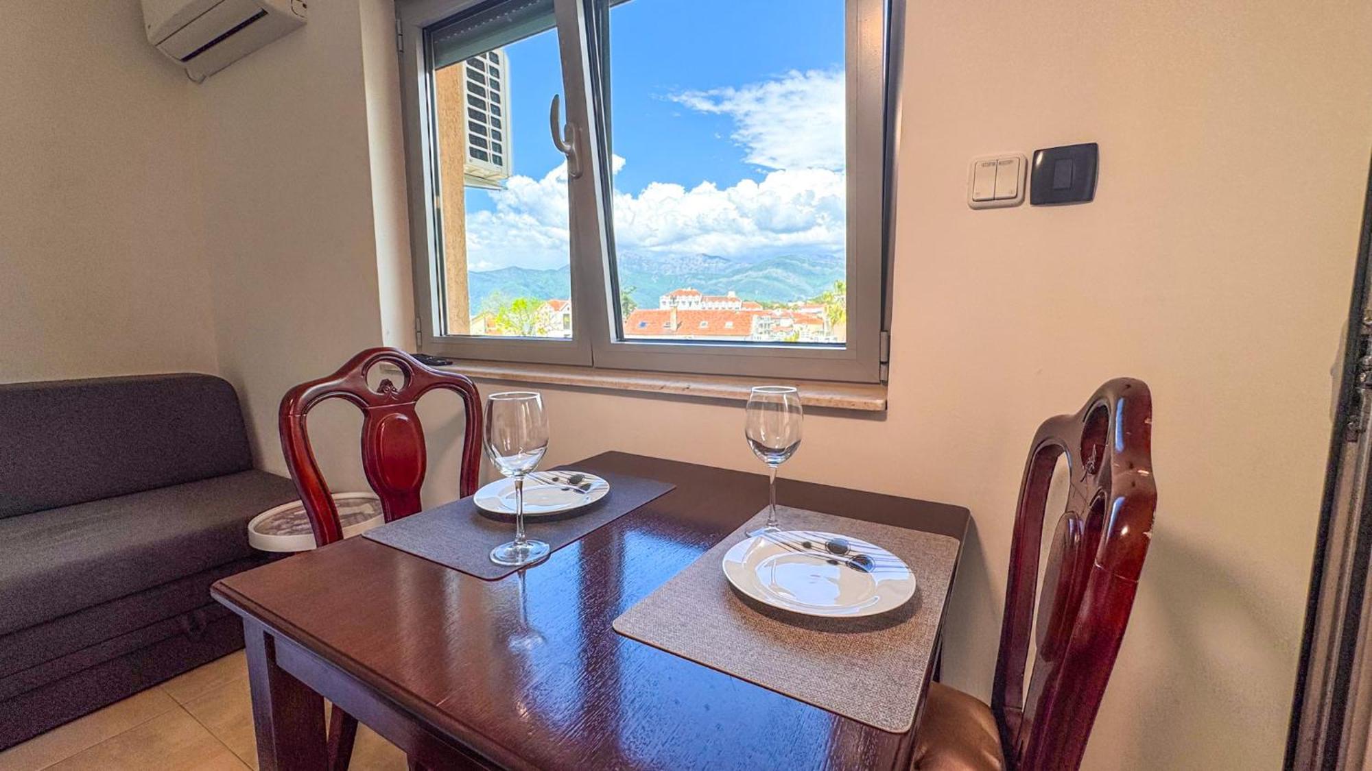 Qumi Apartments Tivat Kültér fotó