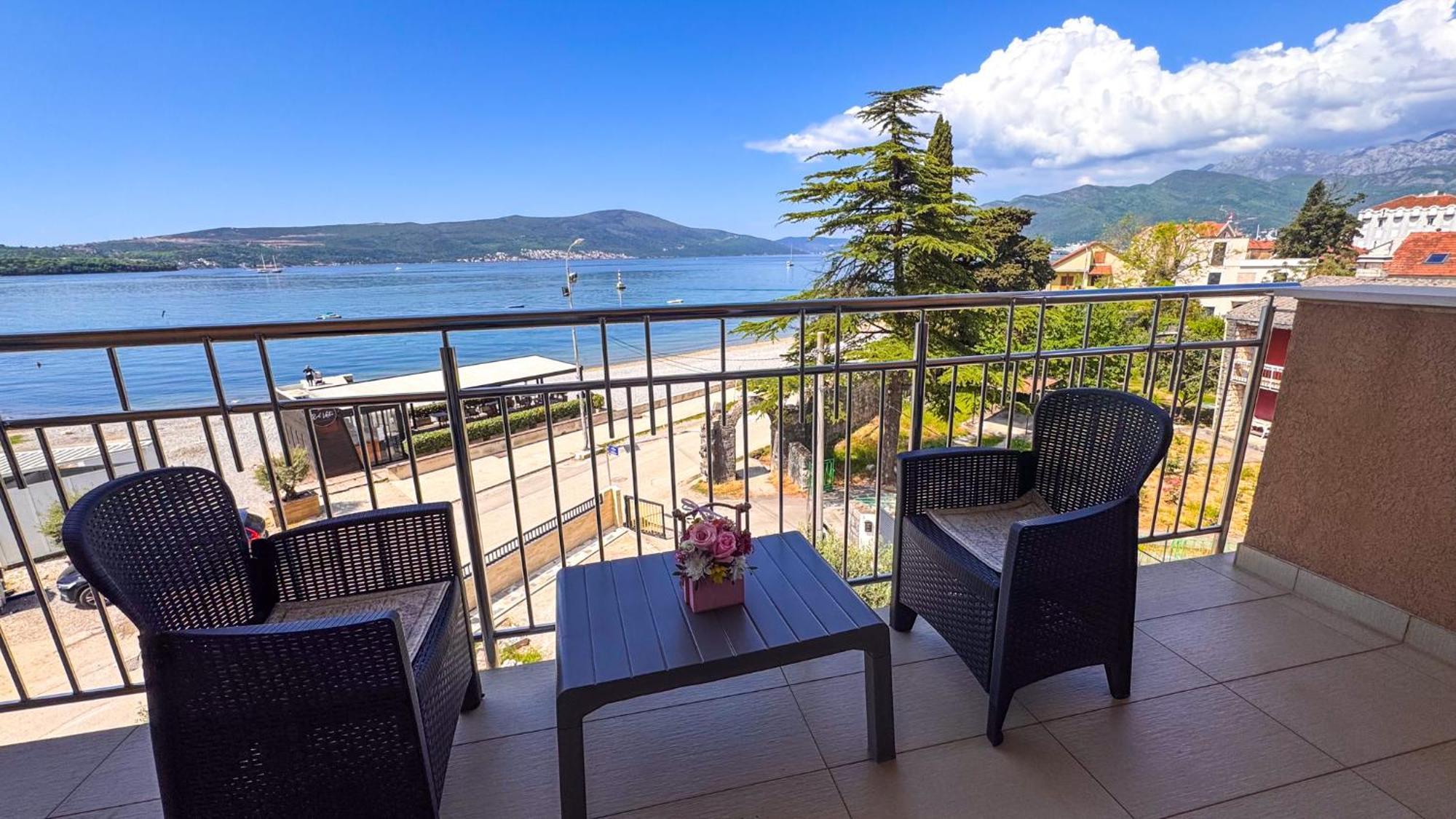 Qumi Apartments Tivat Kültér fotó