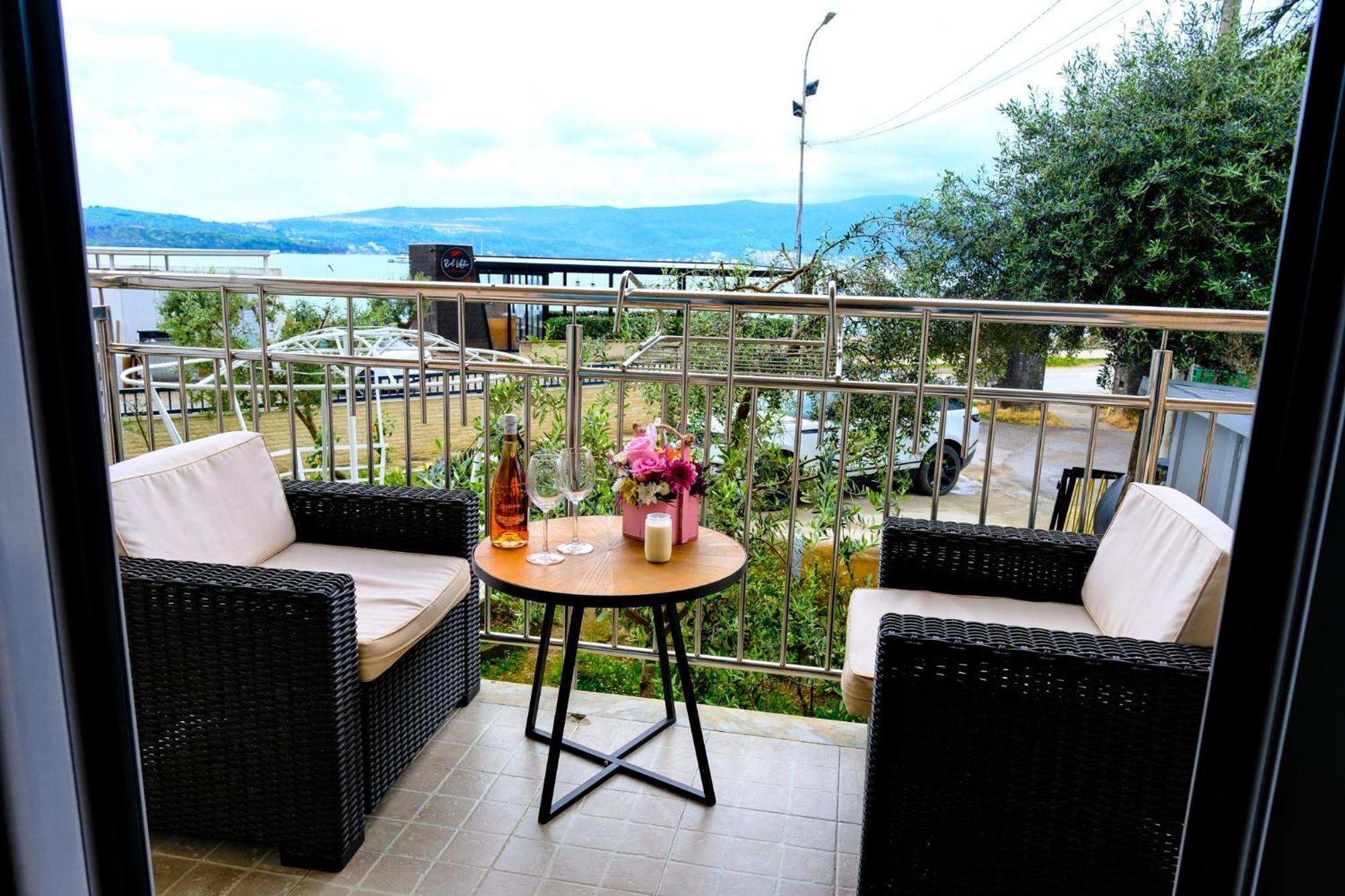 Qumi Apartments Tivat Kültér fotó