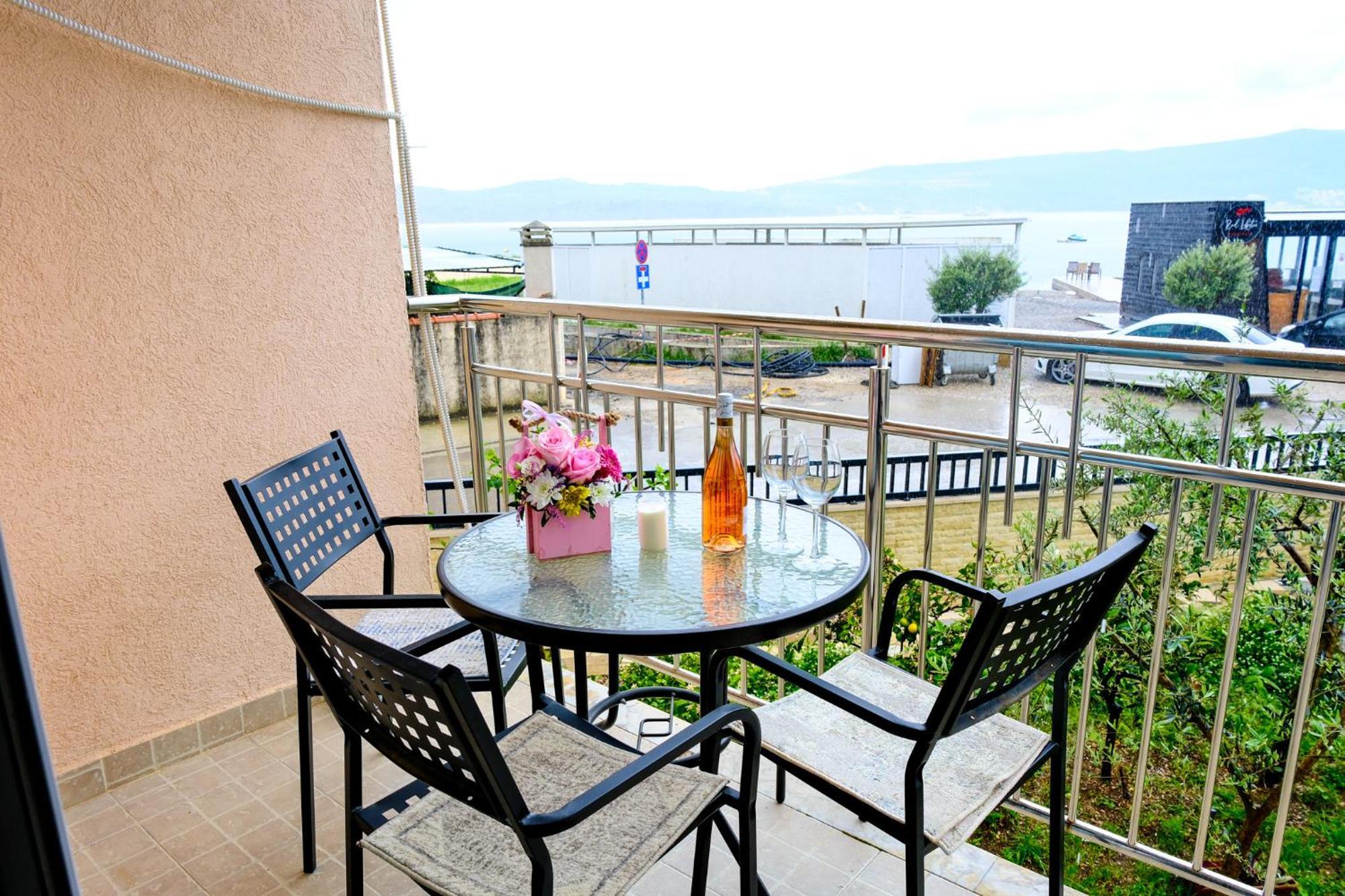 Qumi Apartments Tivat Kültér fotó