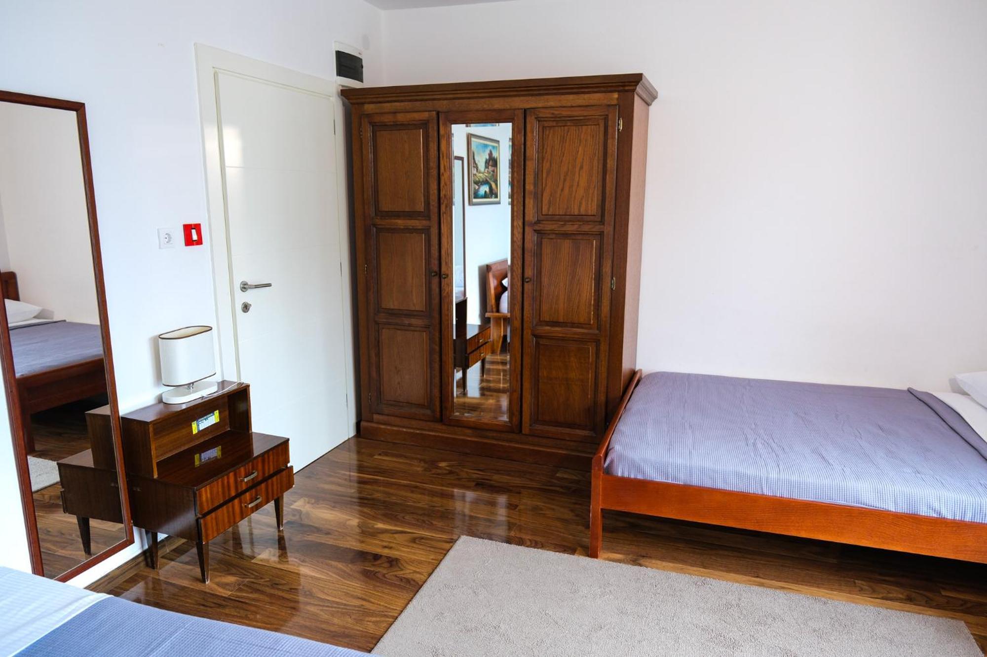 Qumi Apartments Tivat Kültér fotó