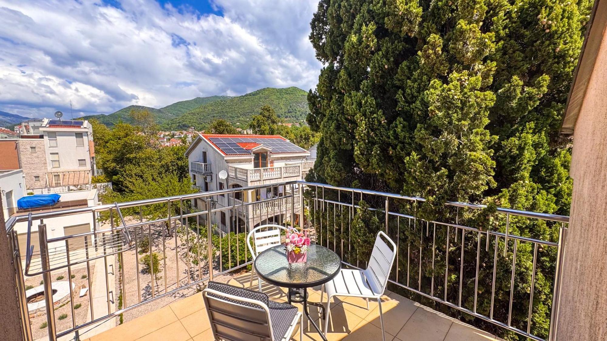 Qumi Apartments Tivat Kültér fotó